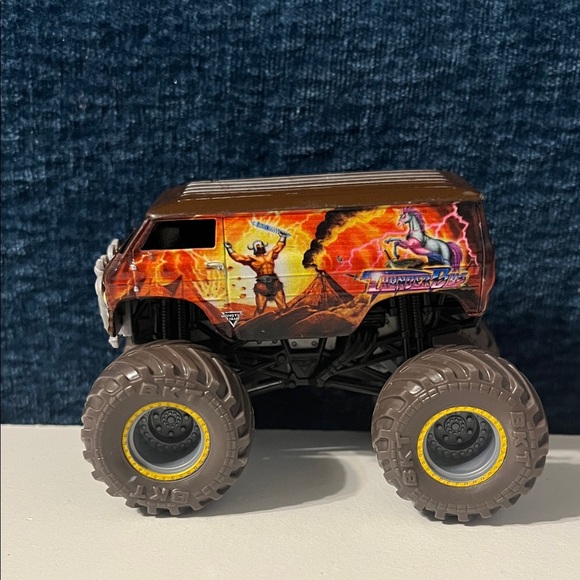 Monster Jam 2021 Thunder Bus 1:64 HTF - Picture 1 of 4